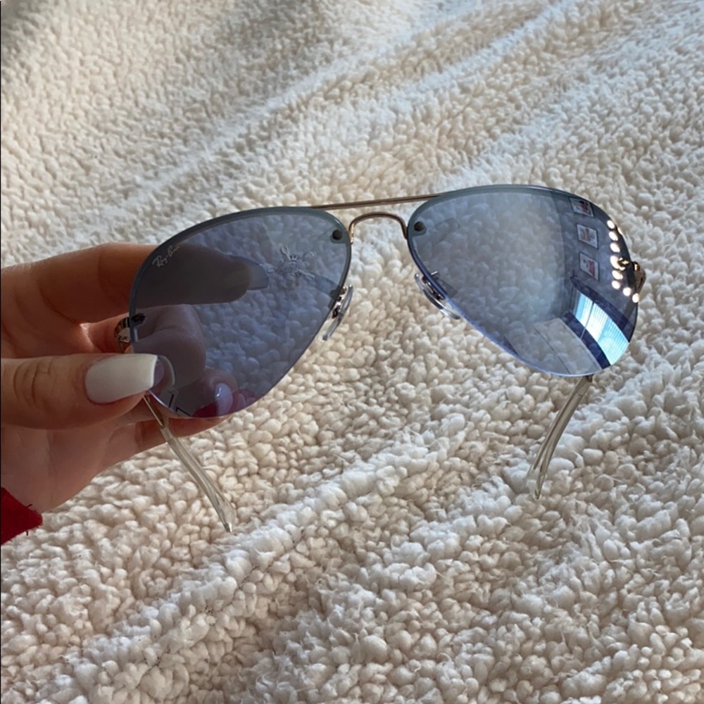 Light blue/purple Ray Bans